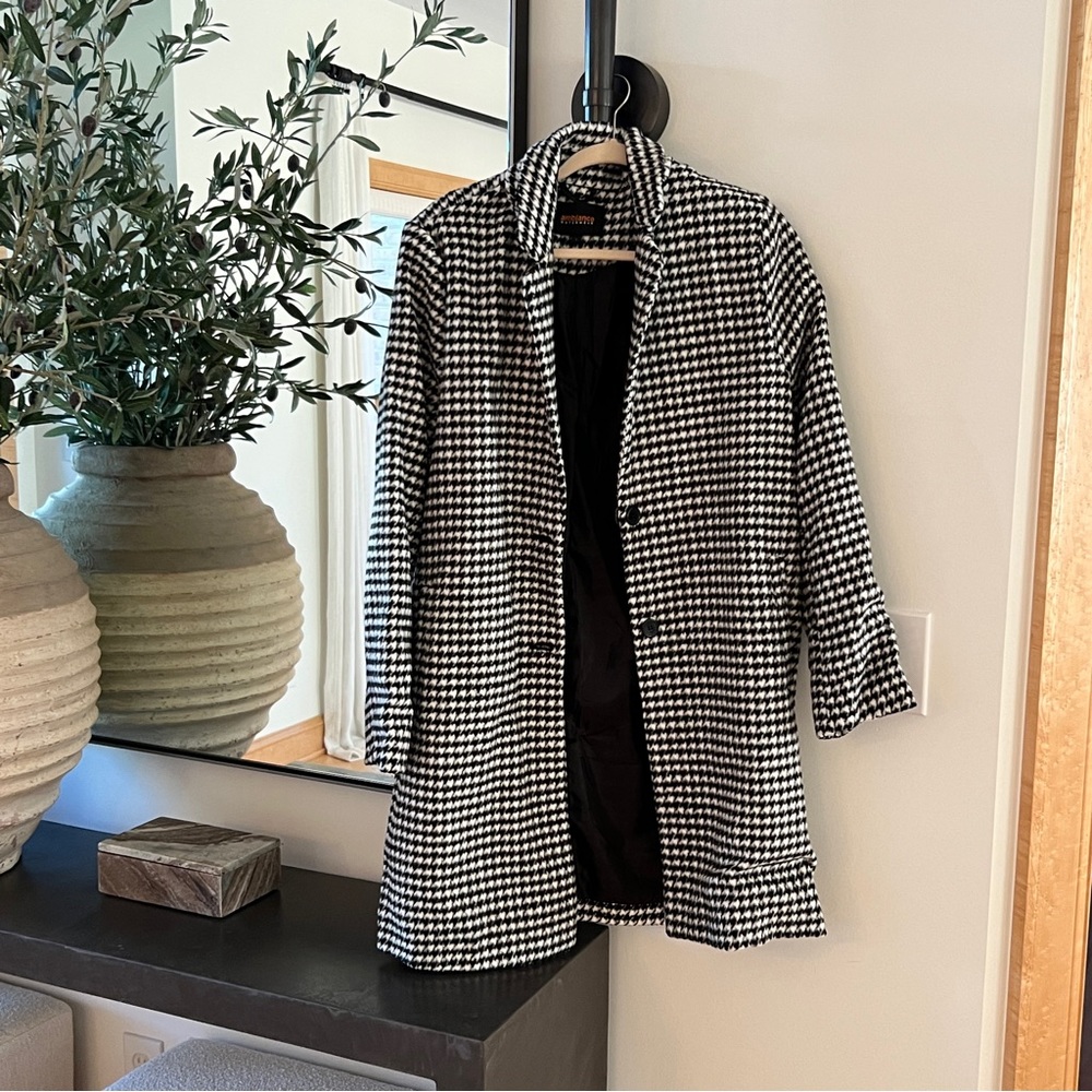 Houndstooth coat size large